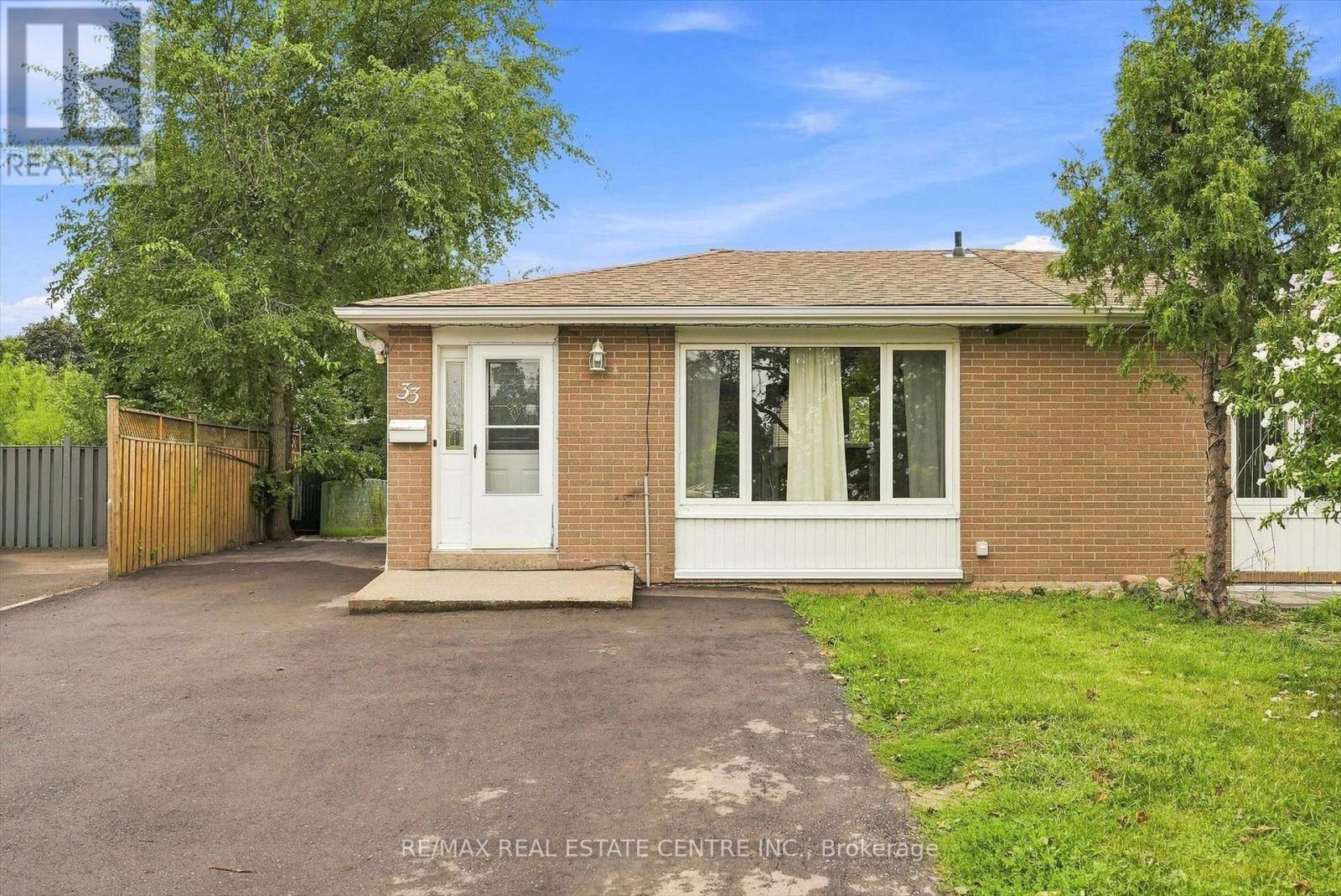 LOWER - 33 GARSIDE CRESCENT, Brampton, Ontario