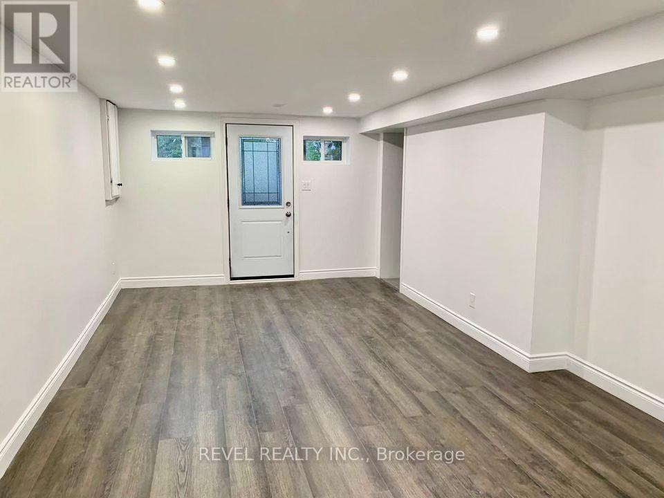 Lower - 636 Scarlett Road S, Toronto, Ontario  M9P 2S9 - Photo 3 - W13654112