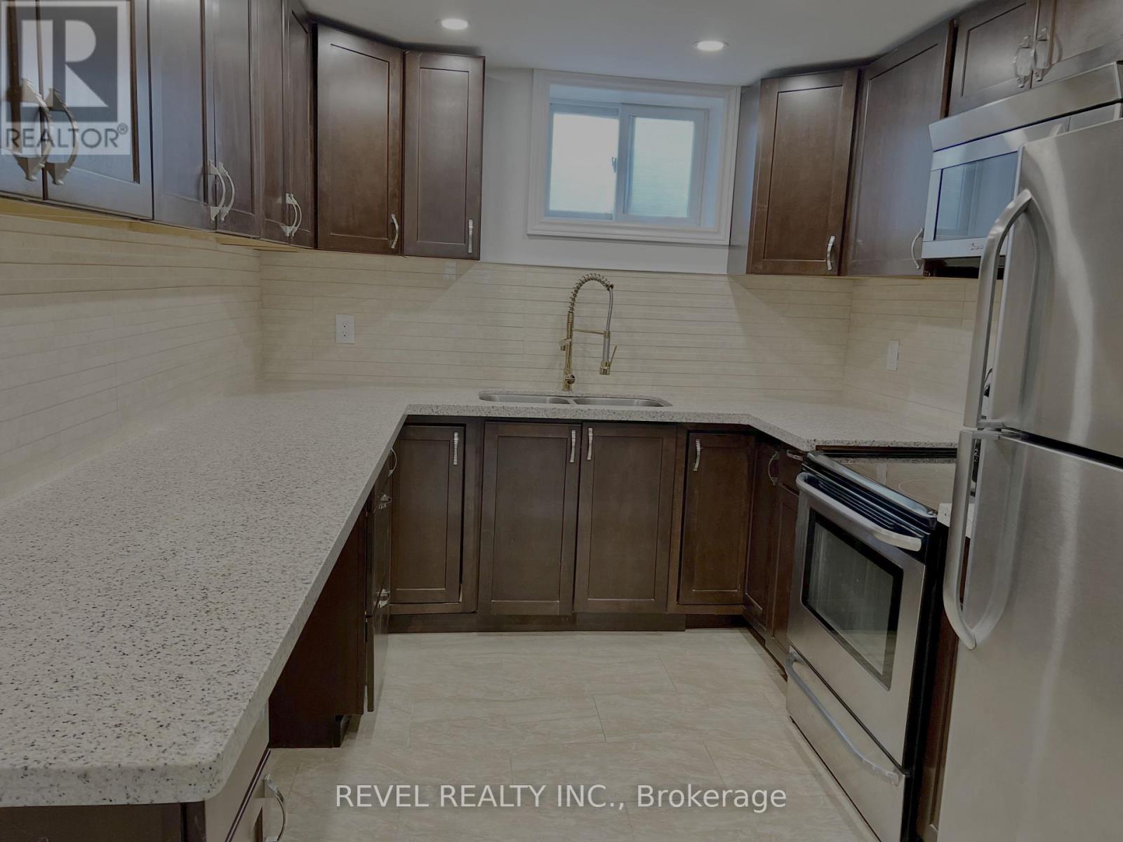 Lower - 636 Scarlett Road S, Toronto, Ontario  M9P 2S9 - Photo 7 - W13654112