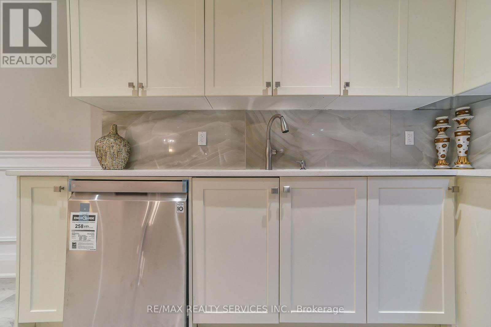 Bsmt - 20 Malaspina Close, Brampton, Ontario  L6Y 6E2 - Photo 20 - W13654114