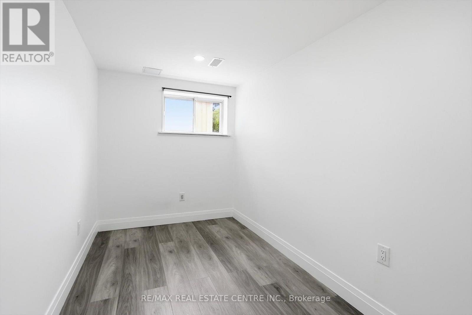 Lower - 33 Garside Crescent, Brampton, Ontario  L6S 1H5 - Photo 11 - W13654072