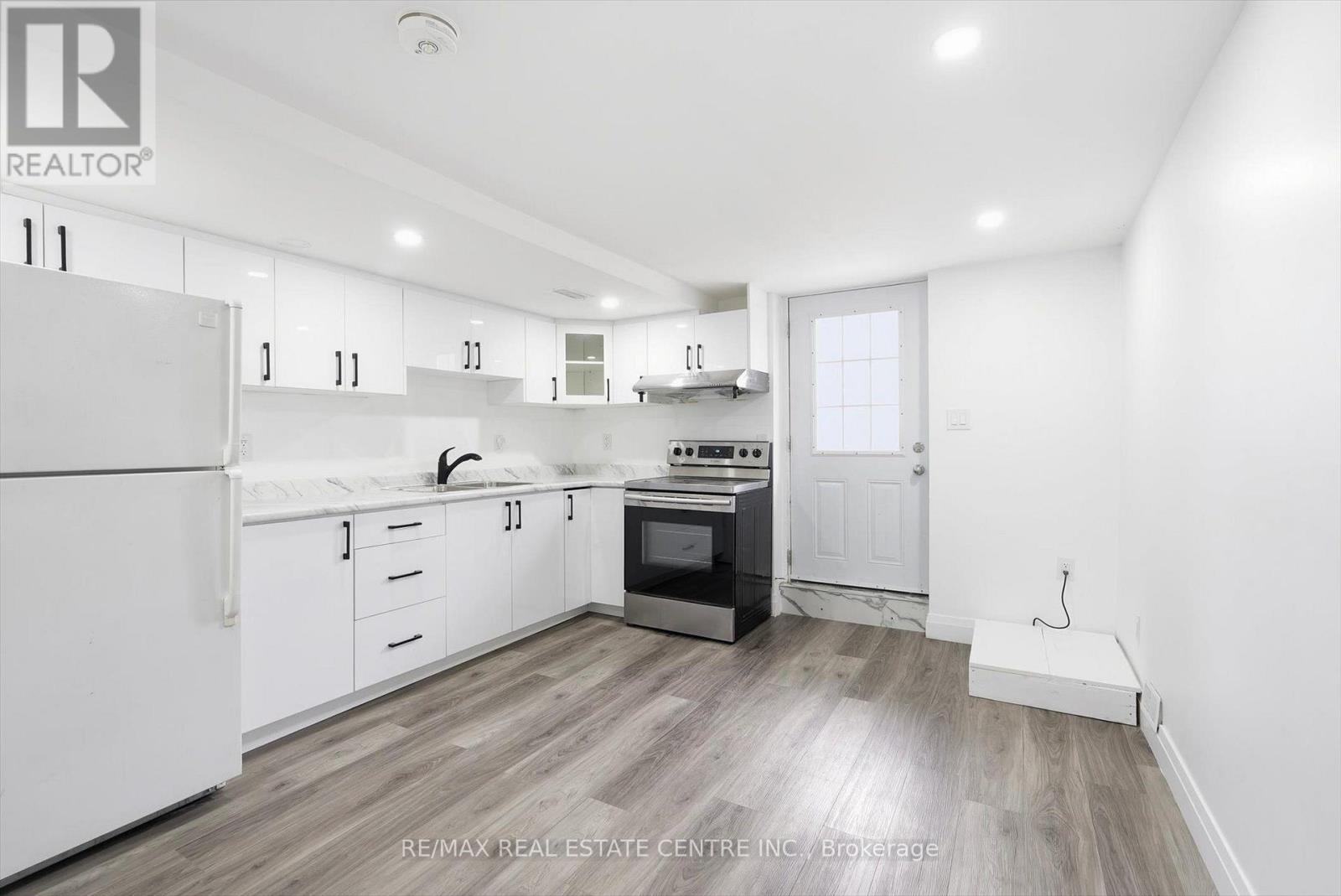 Lower - 33 Garside Crescent, Brampton, Ontario  L6S 1H5 - Photo 6 - W13654072