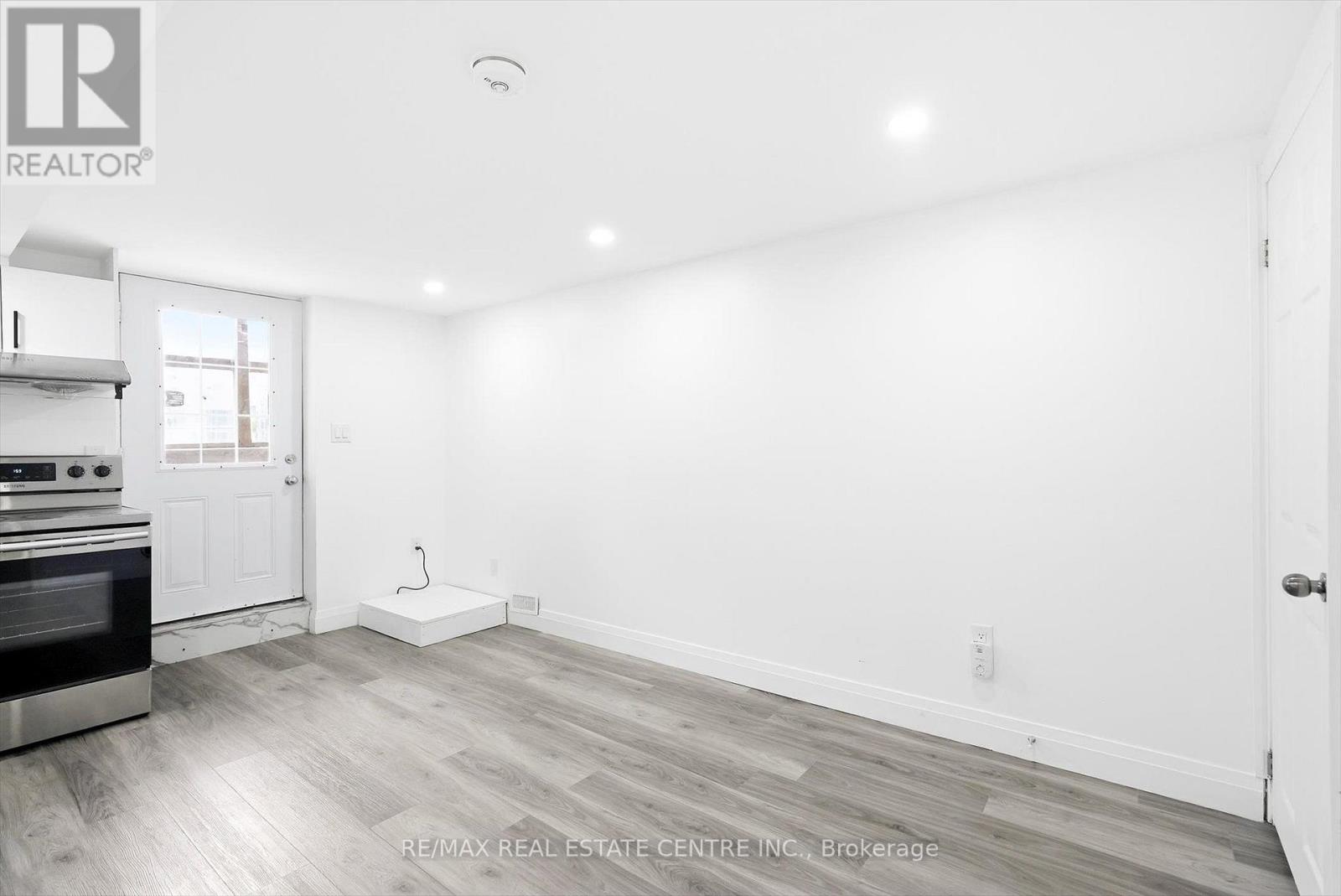 Lower - 33 Garside Crescent, Brampton, Ontario  L6S 1H5 - Photo 9 - W13654072