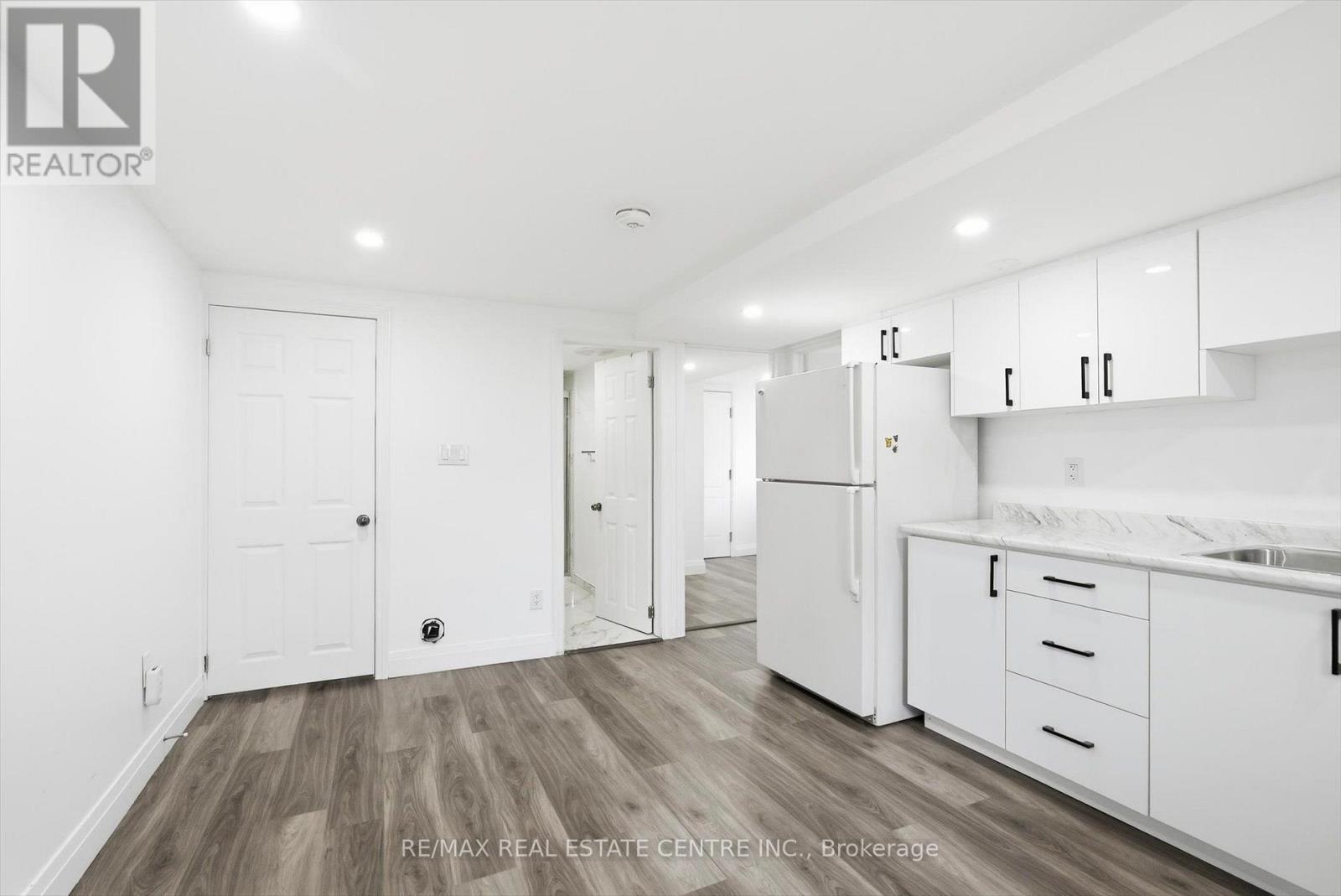 Lower - 33 Garside Crescent, Brampton, Ontario  L6S 1H5 - Photo 5 - W13654072