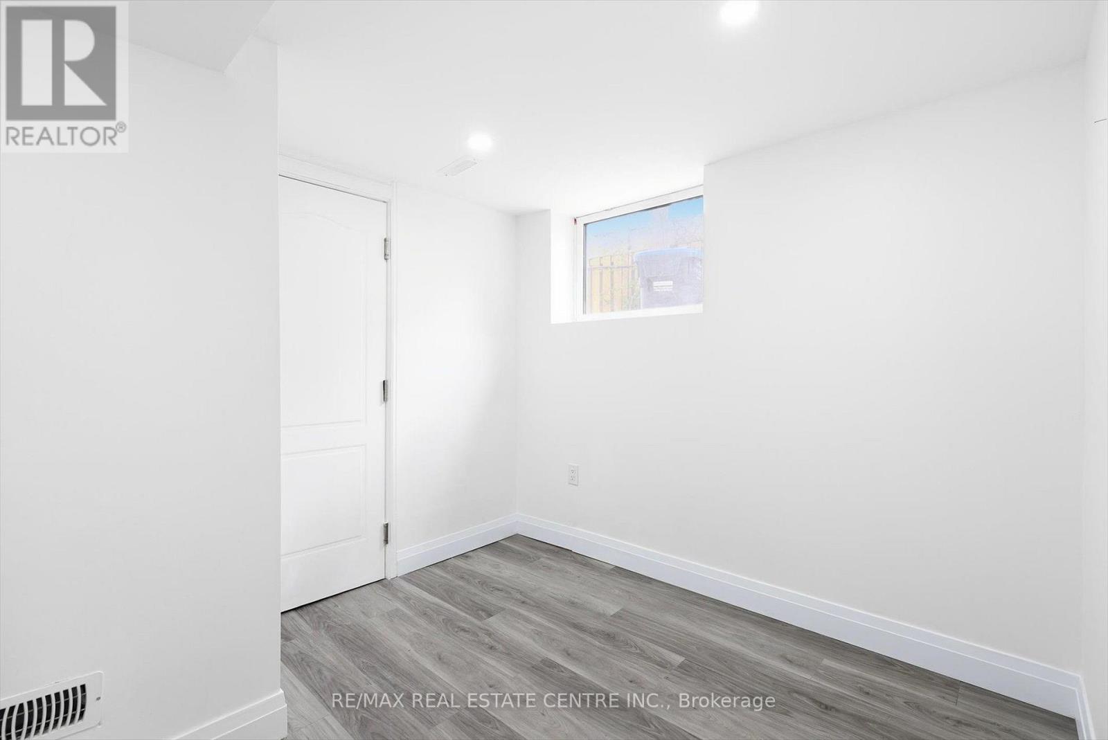 Lower - 33 Garside Crescent, Brampton, Ontario  L6S 1H5 - Photo 13 - W13654072