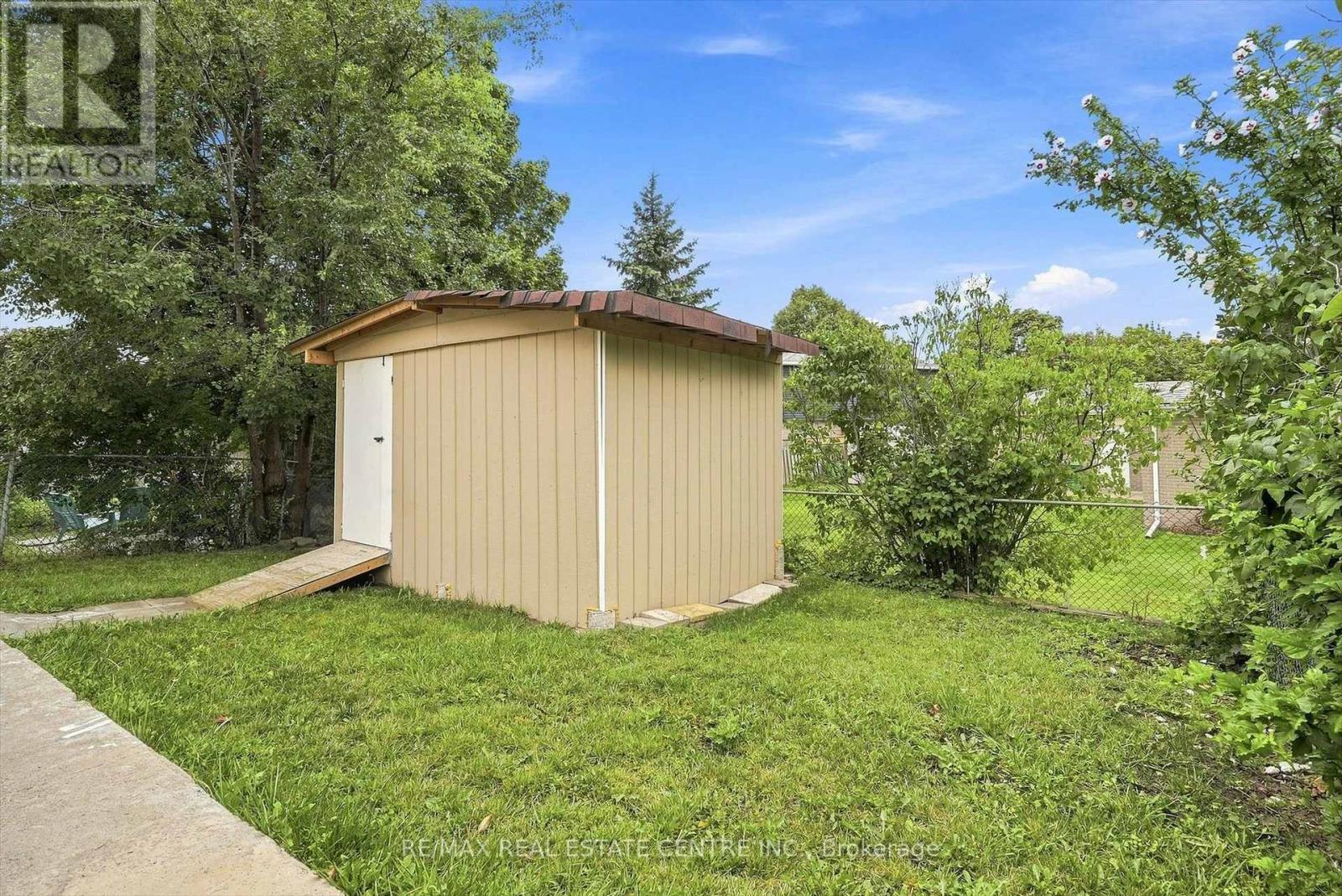 Lower - 33 Garside Crescent, Brampton, Ontario  L6S 1H5 - Photo 18 - W13654072