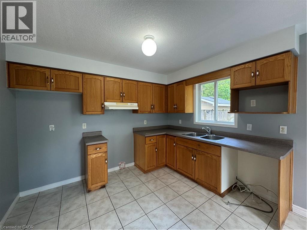 51 Critcher Avenue, Cambridge, Ontario  N1T 2C6 - Photo 4 - 40854133