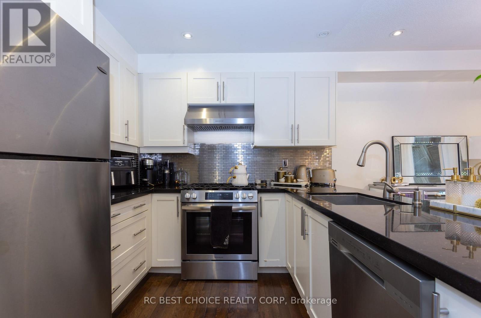 68 Carron Avenue, Vaughan, Ontario  L6A 1Y6 - Photo 7 - N13628264