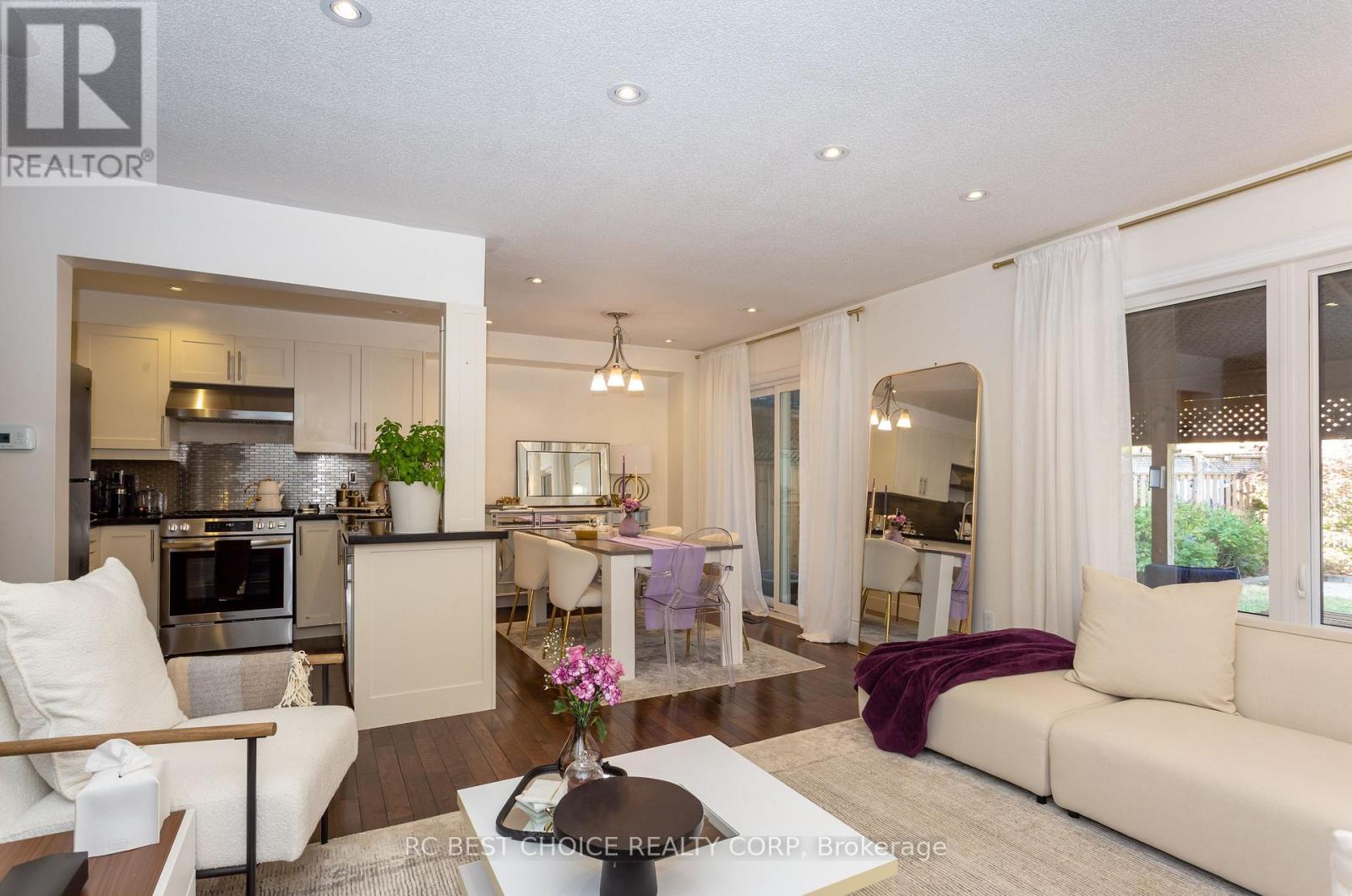 68 Carron Avenue, Vaughan, Ontario  L6A 1Y6 - Photo 5 - N13628264