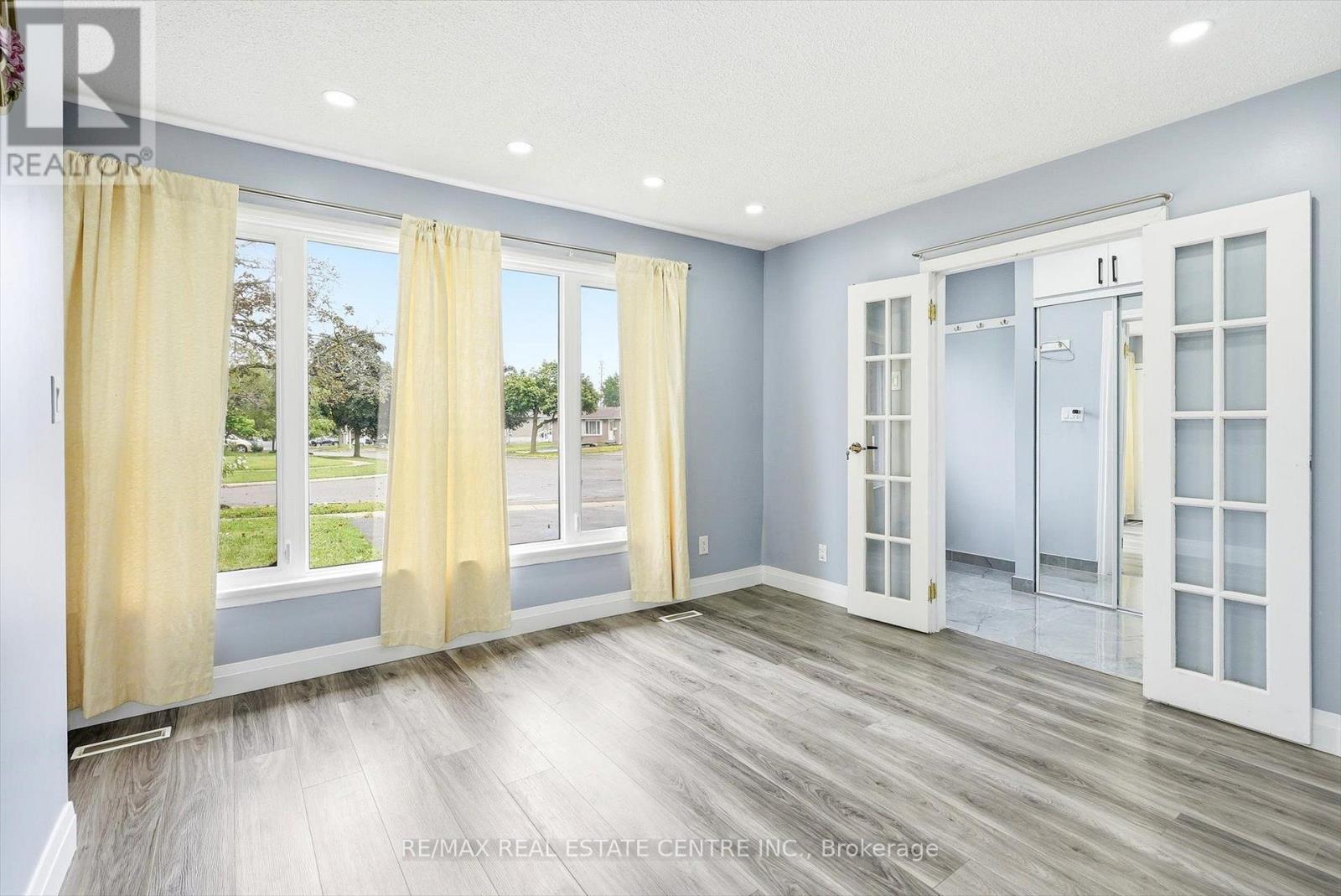 Main - 33 Garside Crescent, Brampton, Ontario  L6S 1H5 - Photo 15 - W13654068