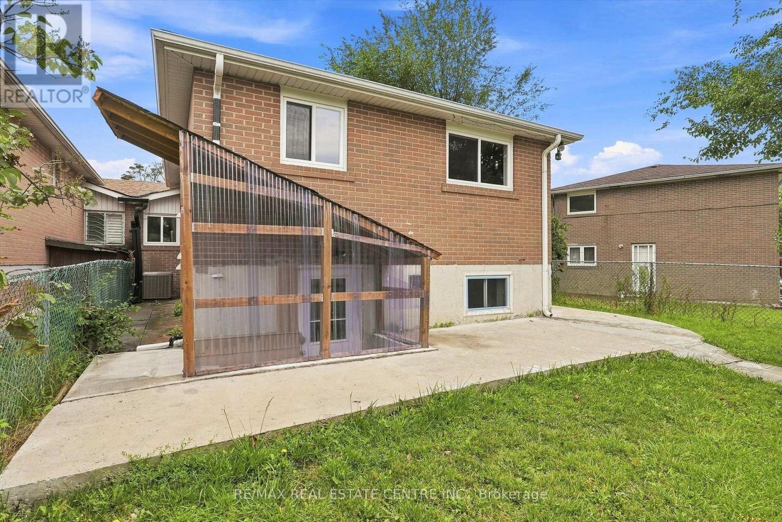 Main - 33 Garside Crescent, Brampton, Ontario  L6S 1H5 - Photo 32 - W13654068