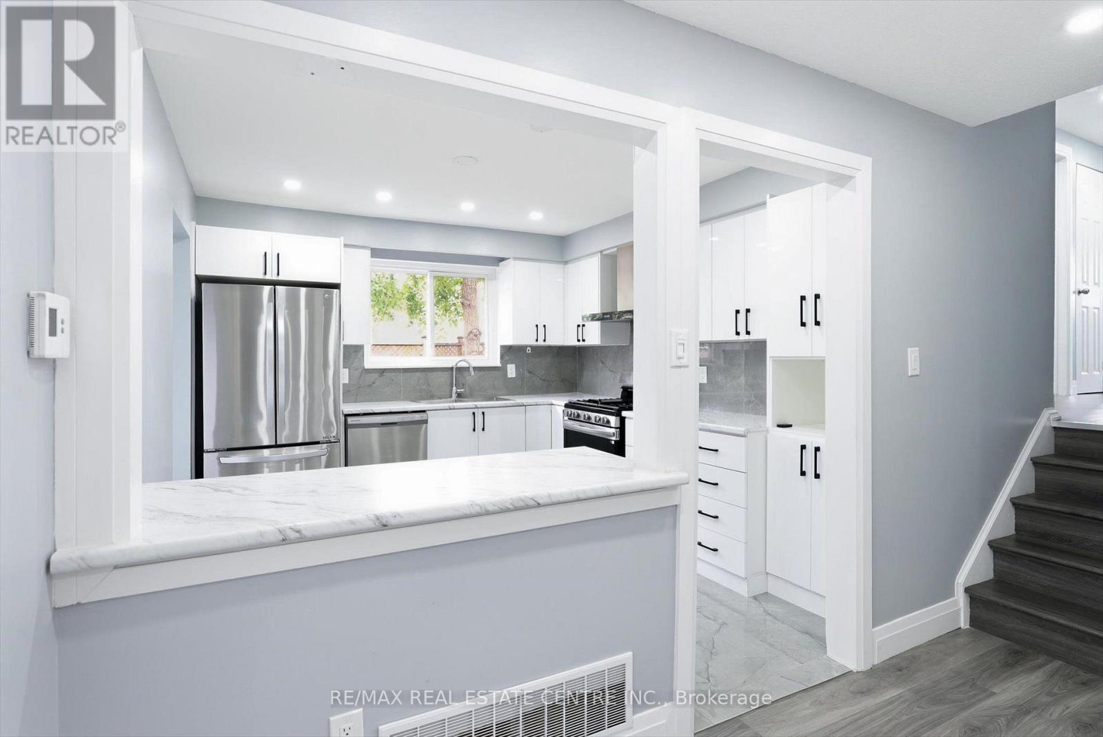 Main - 33 Garside Crescent, Brampton, Ontario  L6S 1H5 - Photo 12 - W13654068