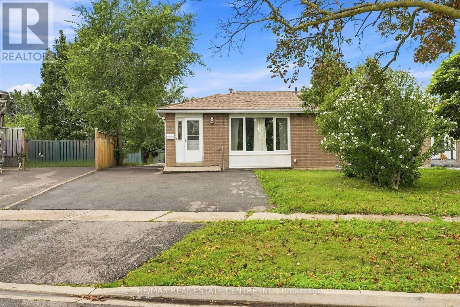 Main - 33 Garside Crescent, Brampton, Ontario  L6S 1H5 - Photo 2 - W13654068