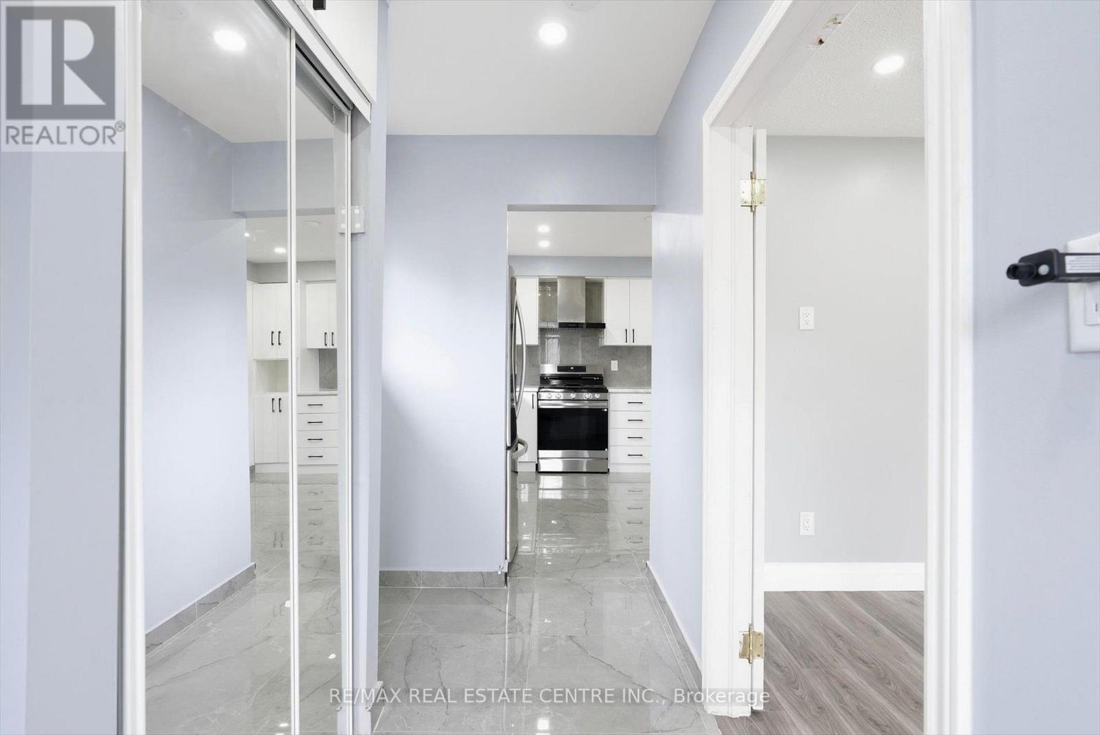 Main - 33 Garside Crescent, Brampton, Ontario  L6S 1H5 - Photo 6 - W13654068