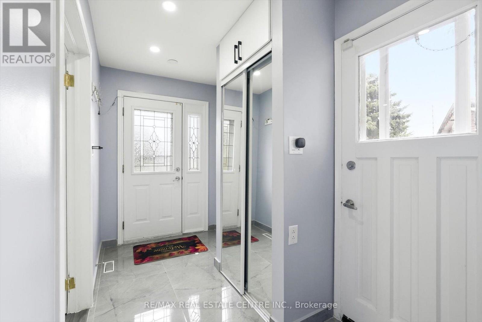 Main - 33 Garside Crescent, Brampton, Ontario  L6S 1H5 - Photo 5 - W13654068
