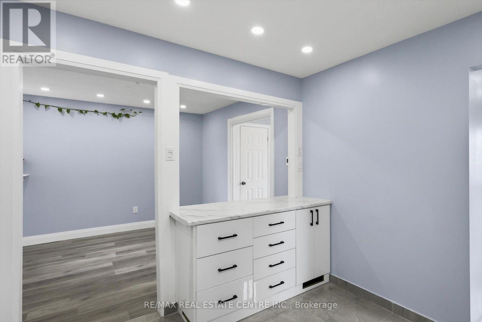 Main - 33 Garside Crescent, Brampton, Ontario  L6S 1H5 - Photo 9 - W13654068