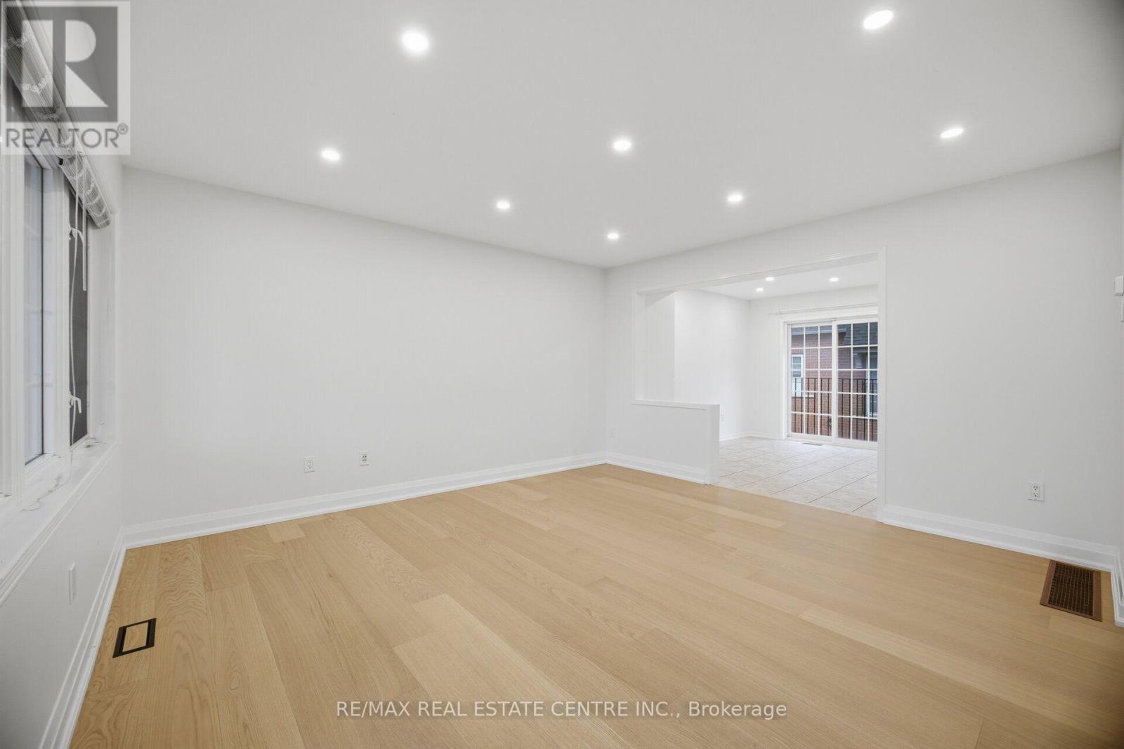 10 - 2360 Parkhaven Boulevard, Oakville, Ontario L6H 7S6 - Photo 9 - W13654154
