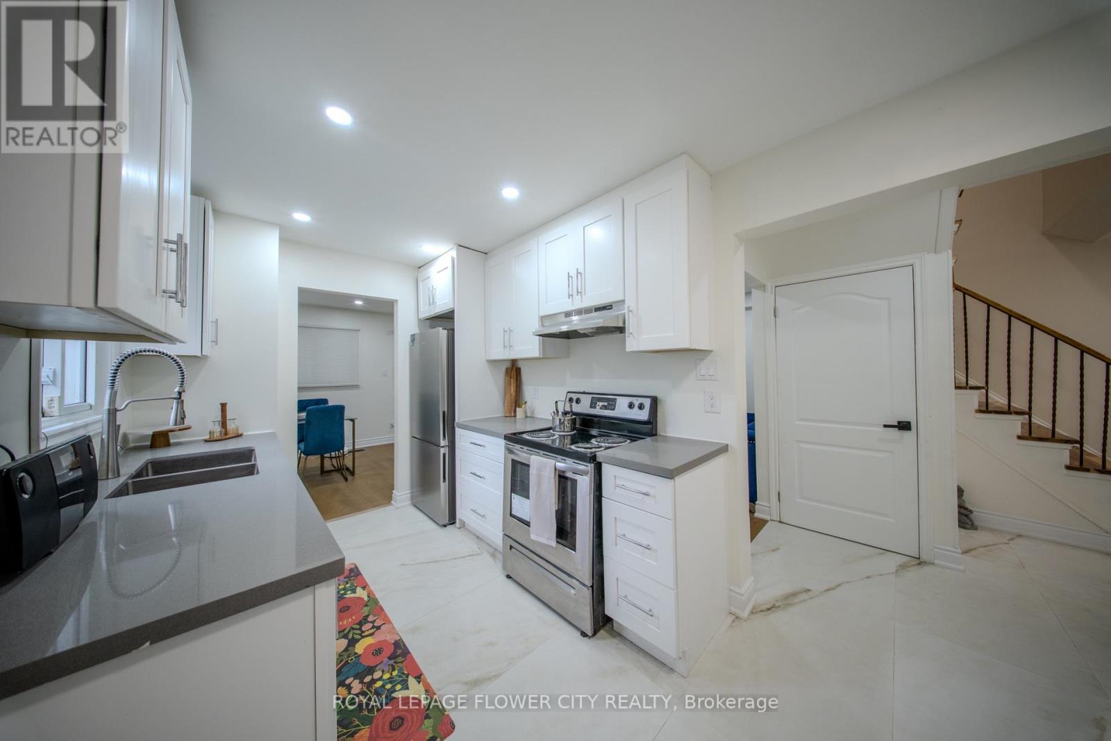 6 Crenshaw Crescent W, Brampton, Ontario L6Z 1W9 - Photo 12 - W13654172