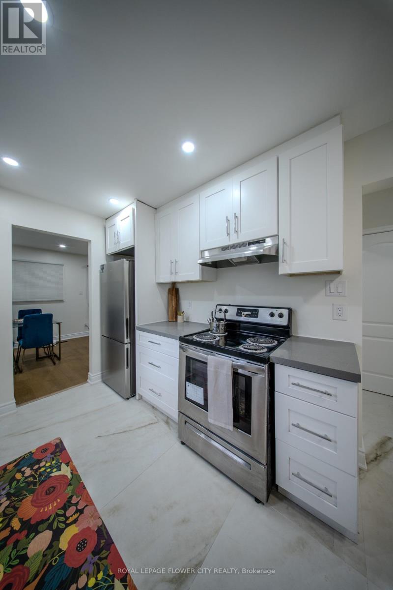 6 Crenshaw Crescent W, Brampton, Ontario L6Z 1W9 - Photo 11 - W13654172