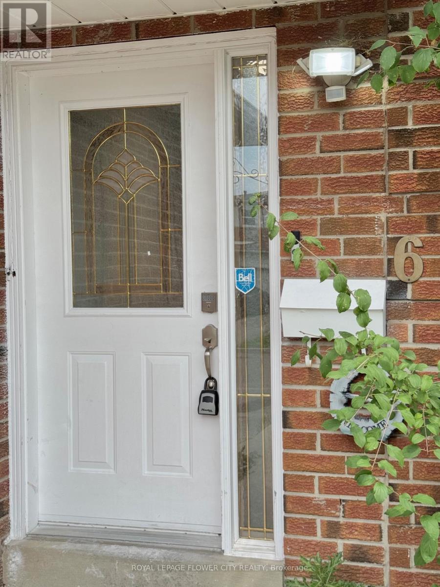6 Crenshaw Crescent W, Brampton, Ontario L6Z 1W9 - Photo 3 - W13654172
