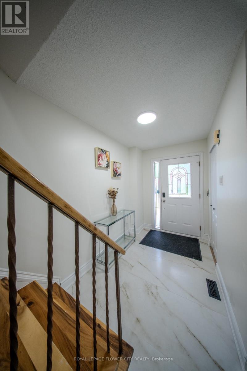 6 Crenshaw Crescent W, Brampton, Ontario L6Z 1W9 - Photo 5 - W13654172