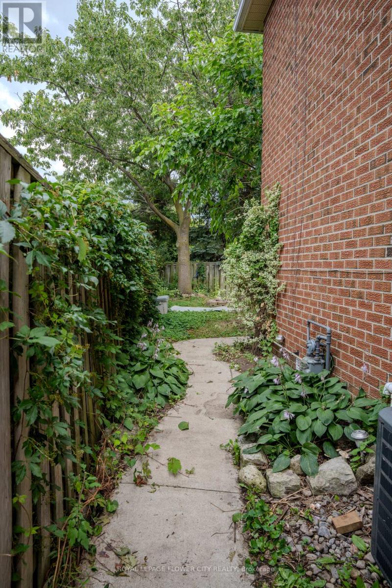 6 Crenshaw Crescent W, Brampton, Ontario L6Z 1W9 - Photo 37 - W13654172