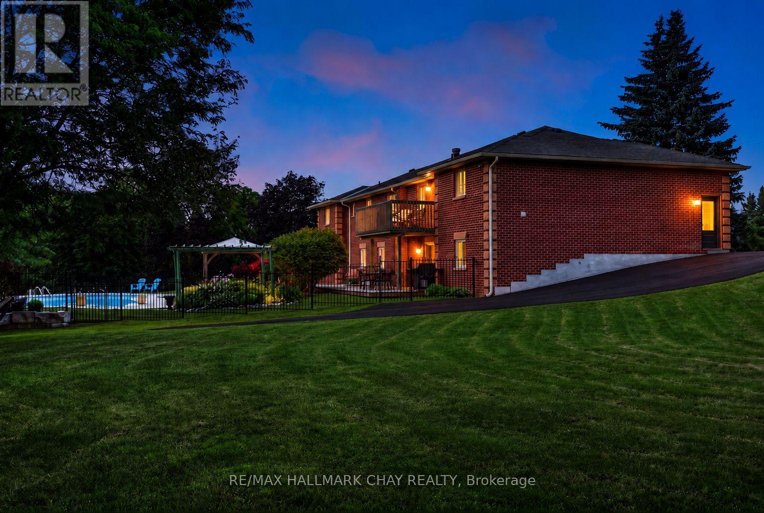 36 Mulock Drive, Bradford West Gwillimbury, Ontario  L0G 1B0 - Photo 7 - N13649472