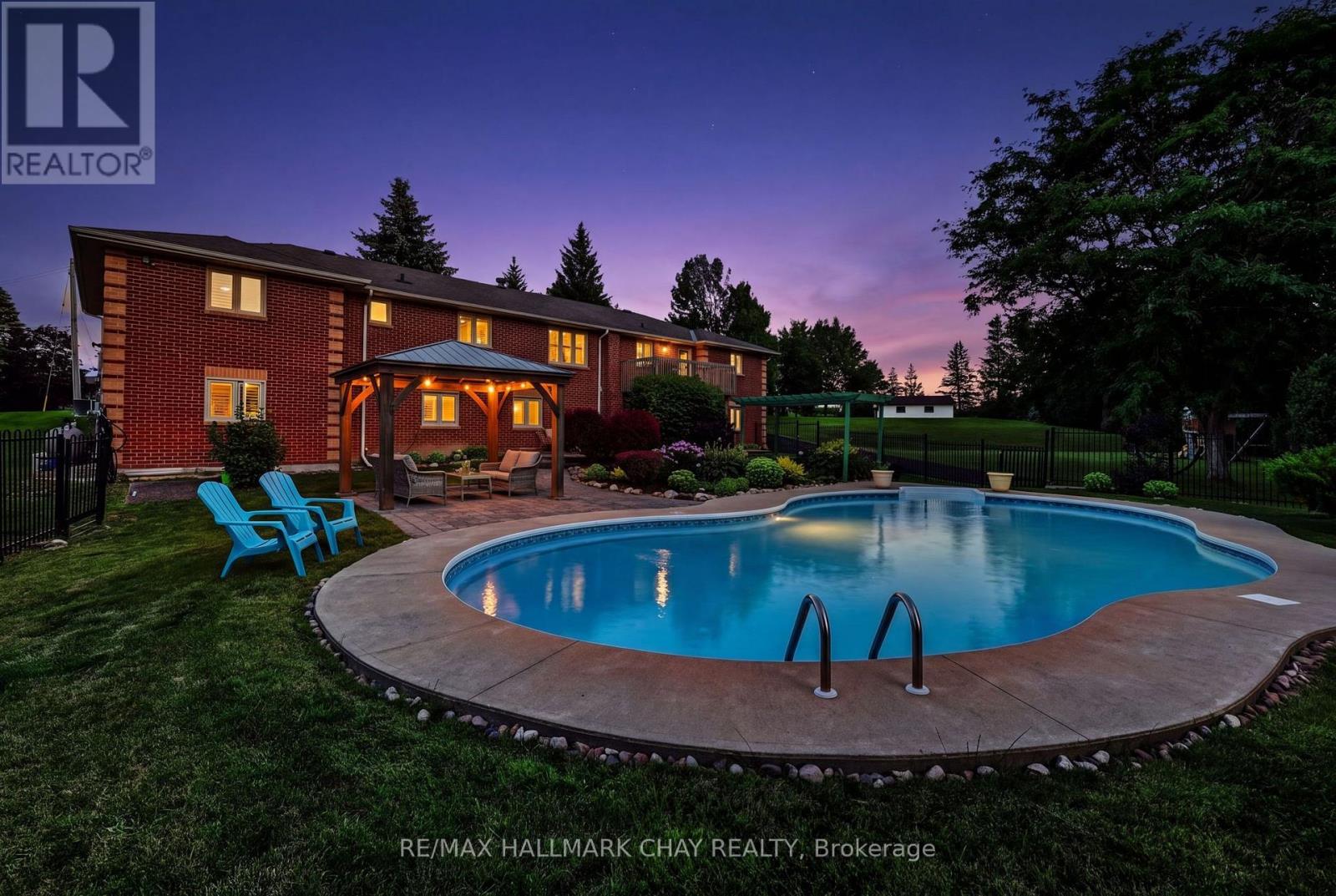 36 Mulock Drive, Bradford West Gwillimbury, Ontario  L0G 1B0 - Photo 5 - N13649472