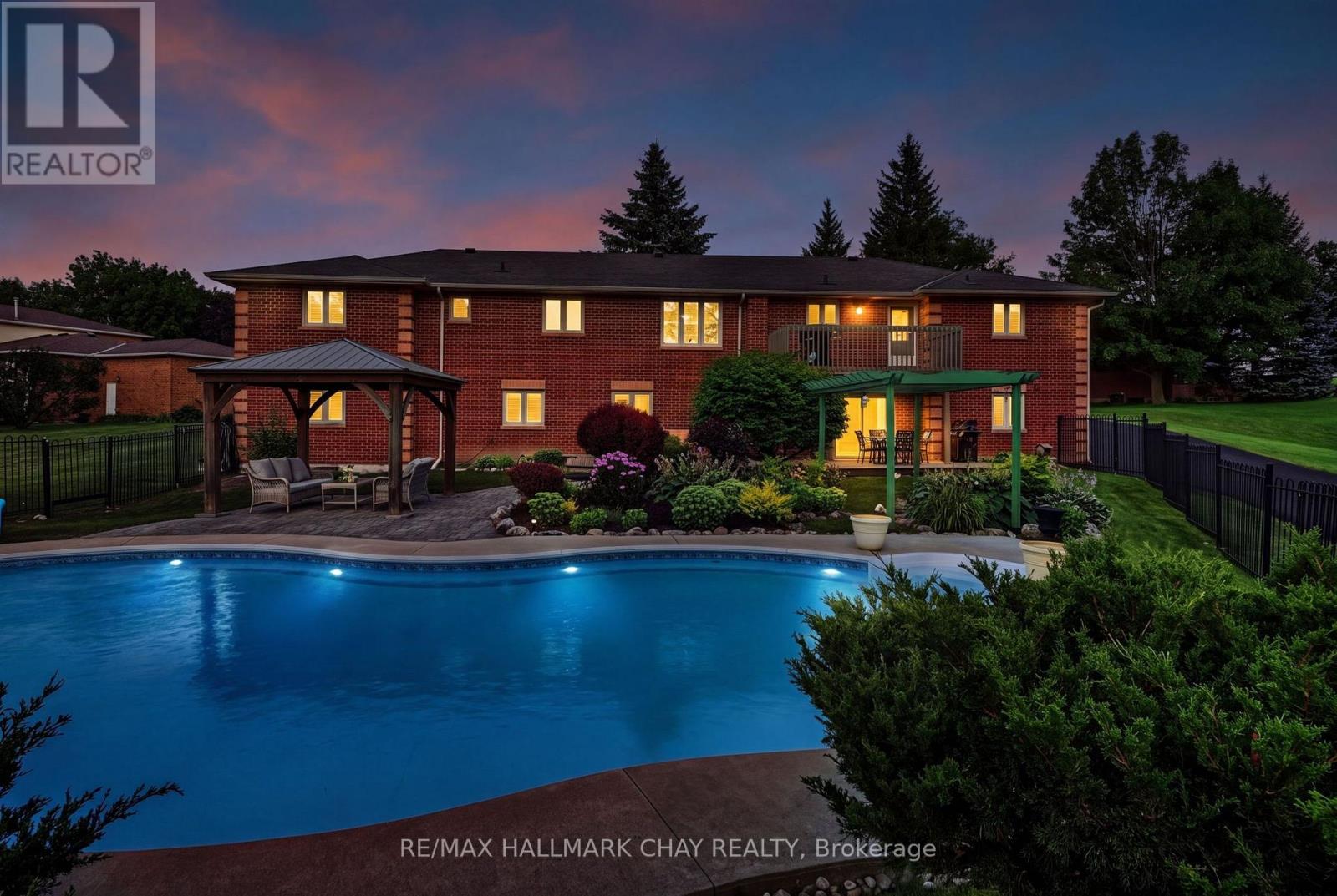36 Mulock Drive, Bradford West Gwillimbury, Ontario  L0G 1B0 - Photo 4 - N13649472