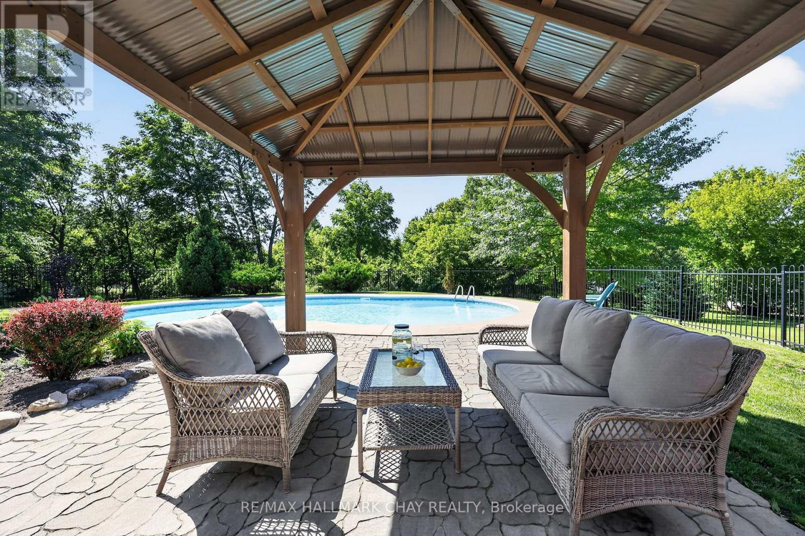 36 Mulock Drive, Bradford West Gwillimbury, Ontario  L0G 1B0 - Photo 9 - N13649472
