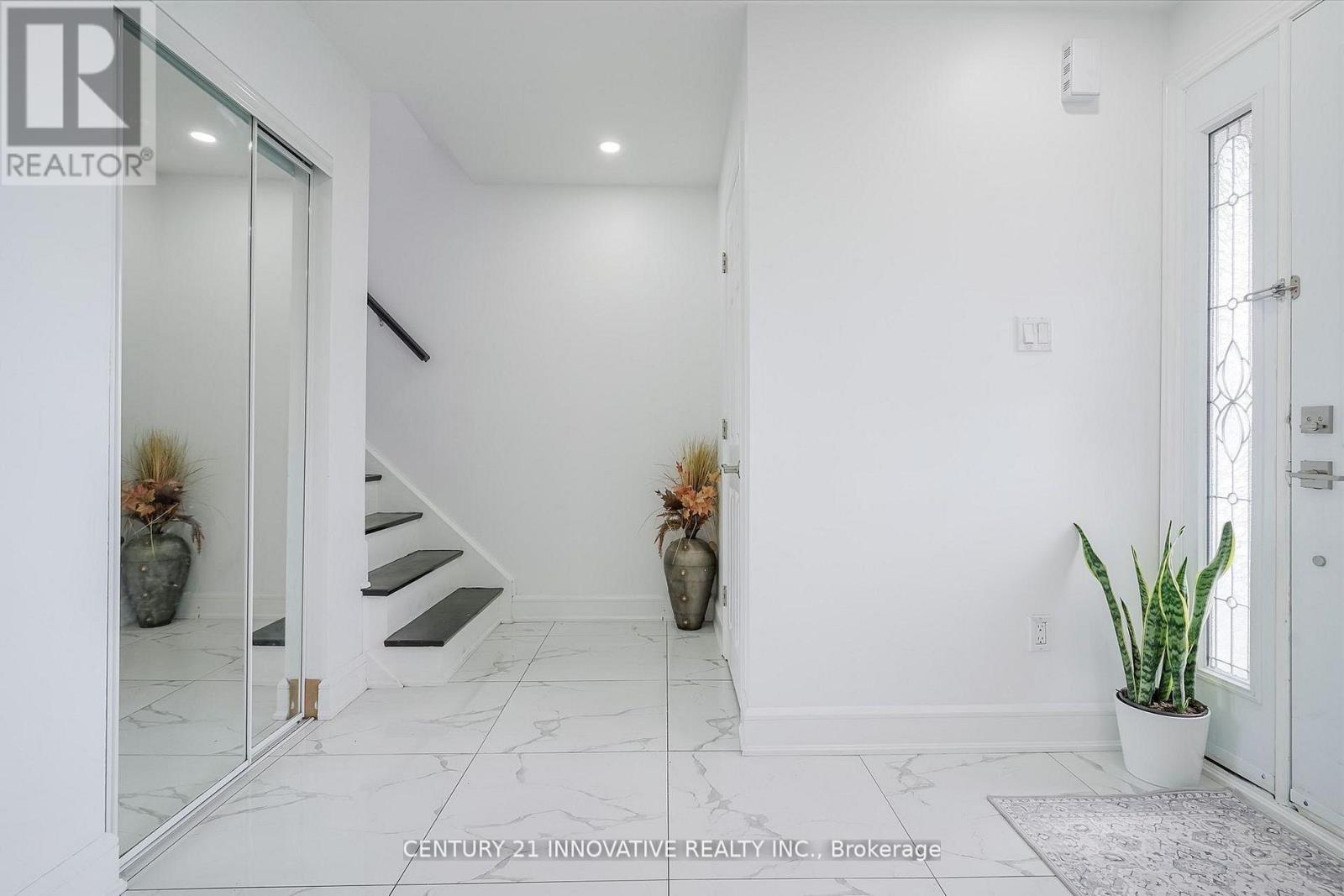13 Dorset Drive, Brampton, Ontario L6T 2Y1 - Photo 5 - W13654182