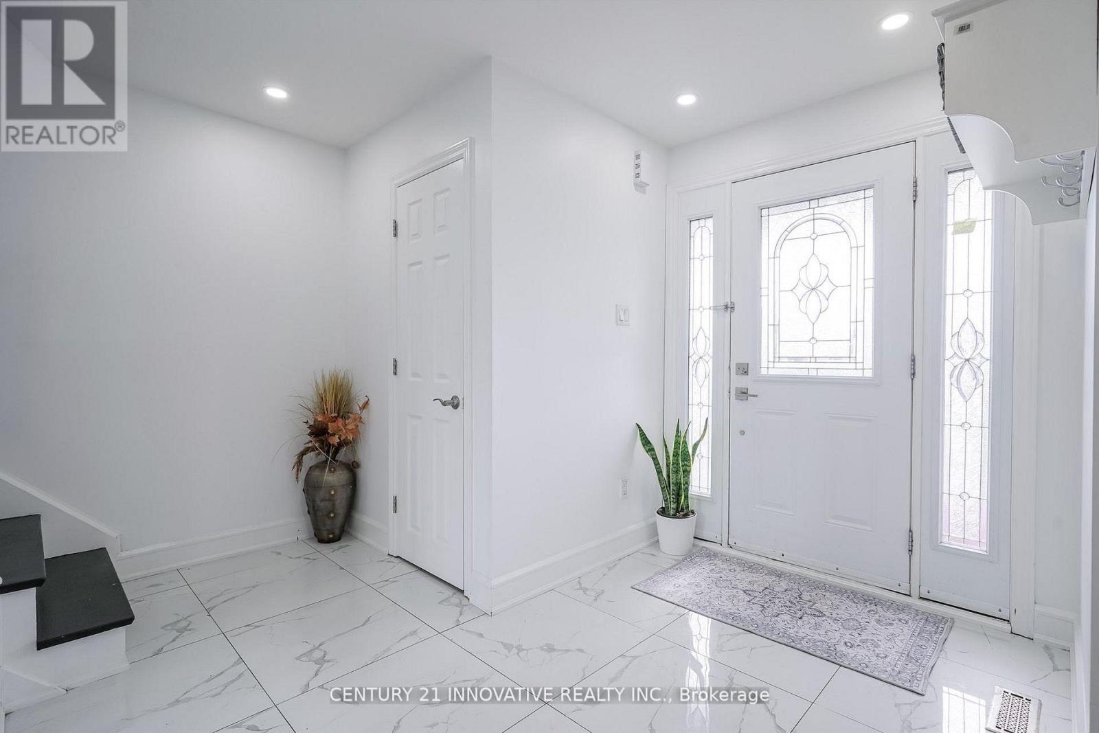 13 Dorset Drive, Brampton, Ontario L6T 2Y1 - Photo 4 - W13654182