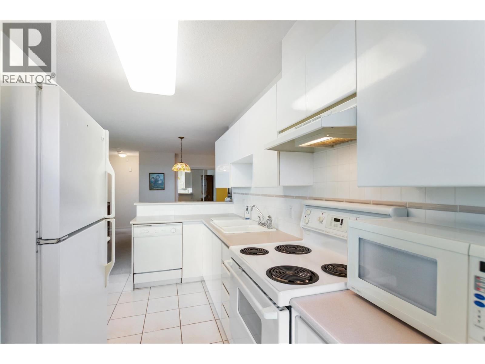 906 6622 Southoaks Crescent, Burnaby, British Columbia  V5E 4K2 - Photo 8 - R3107998