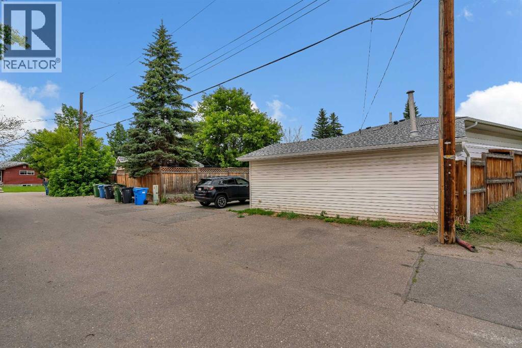 27 Dovercrest Way SE, Calgary, Alberta  T3B 1X1 - Photo 3 - A2333265