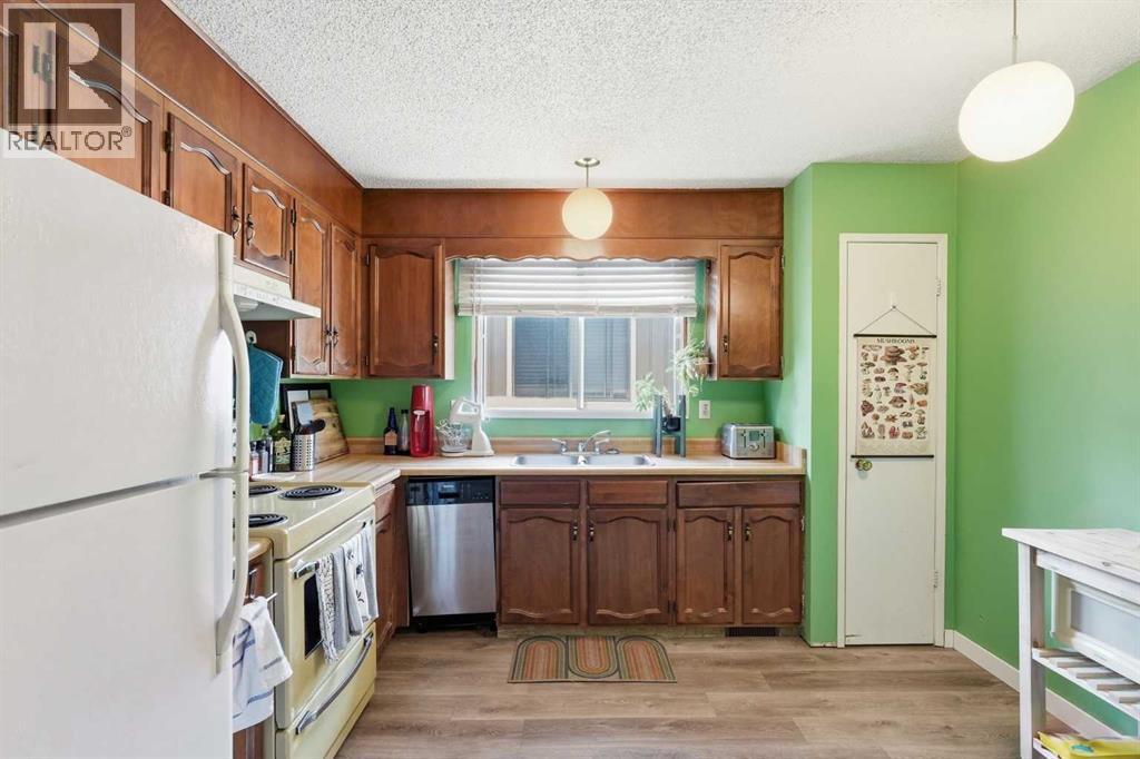 7343 36 Avenue NW, Calgary, Alberta  T3B 1V1 - Photo 6 - A2333323