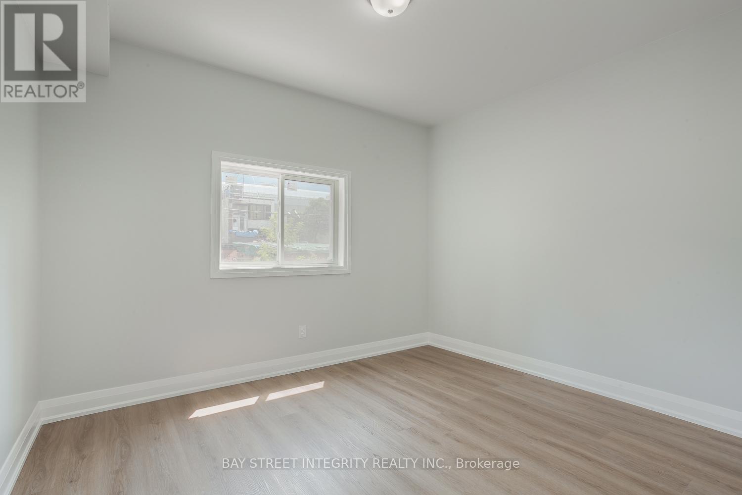 Main Floor - 19 D'arcy Street, Toronto, Ontario M5T 1J8 - Photo 12 - C13654210