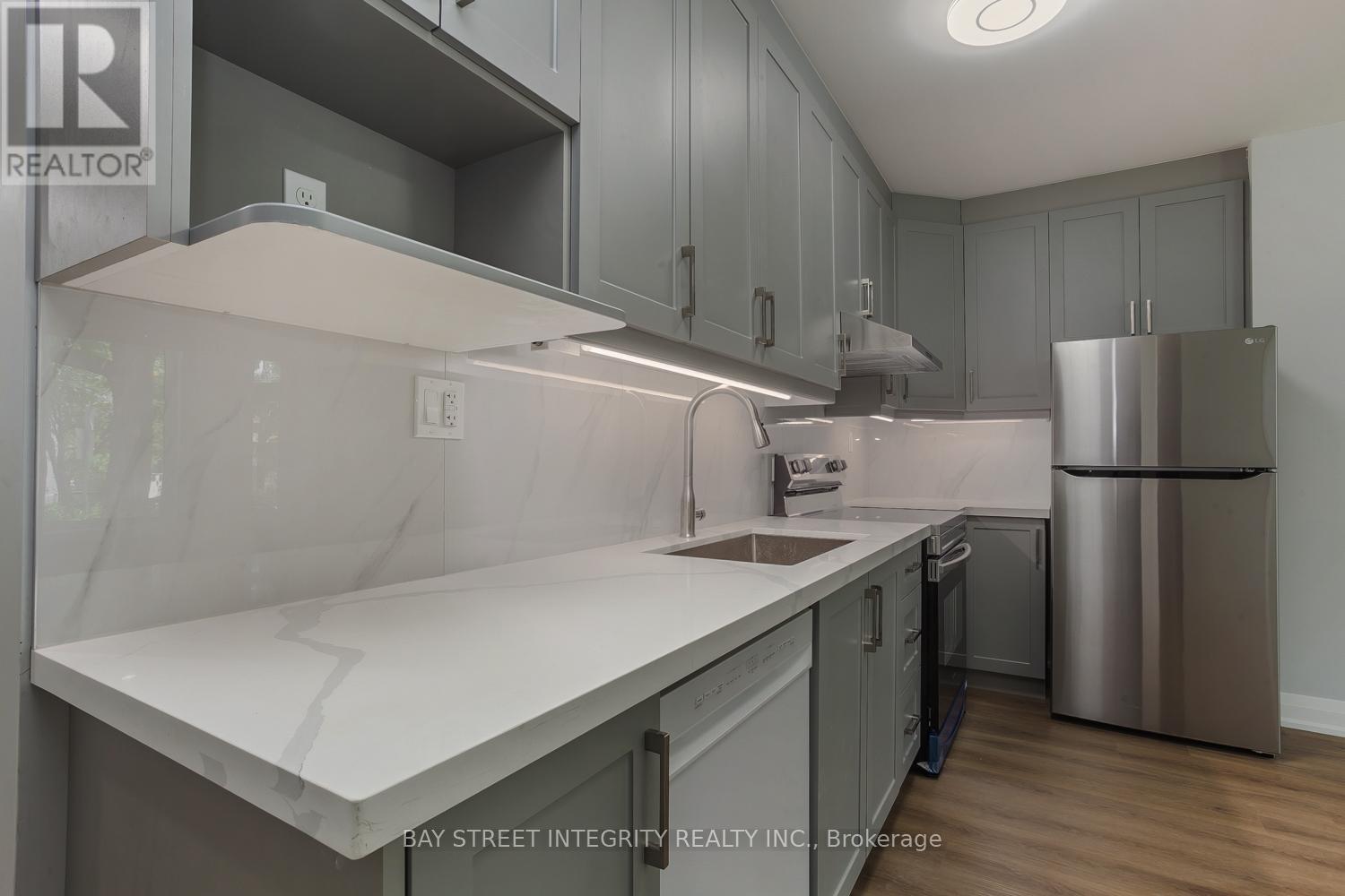 Main Floor - 19 D'arcy Street, Toronto, Ontario M5T 1J8 - Photo 3 - C13654210