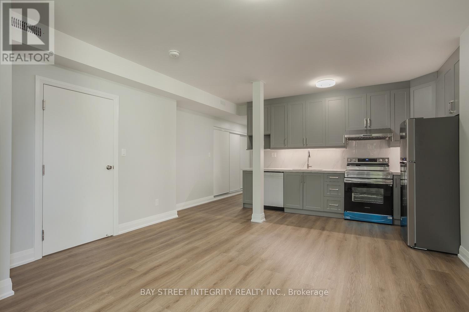 Main Floor - 19 D'arcy Street, Toronto, Ontario M5T 1J8 - Photo 5 - C13654210