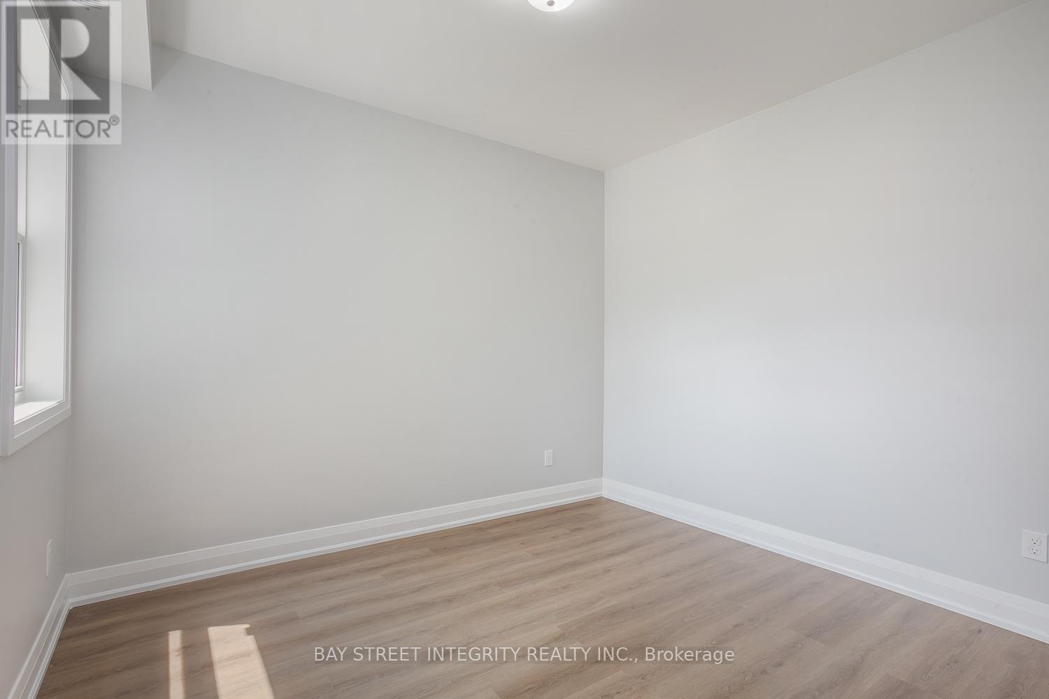 Main Floor - 19 D'arcy Street, Toronto, Ontario M5T 1J8 - Photo 7 - C13654210