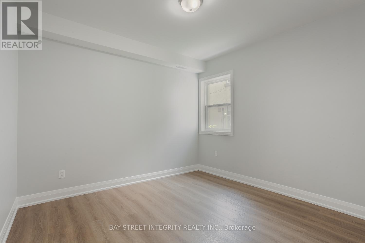 Main Floor - 19 D'arcy Street, Toronto, Ontario M5T 1J8 - Photo 9 - C13654210