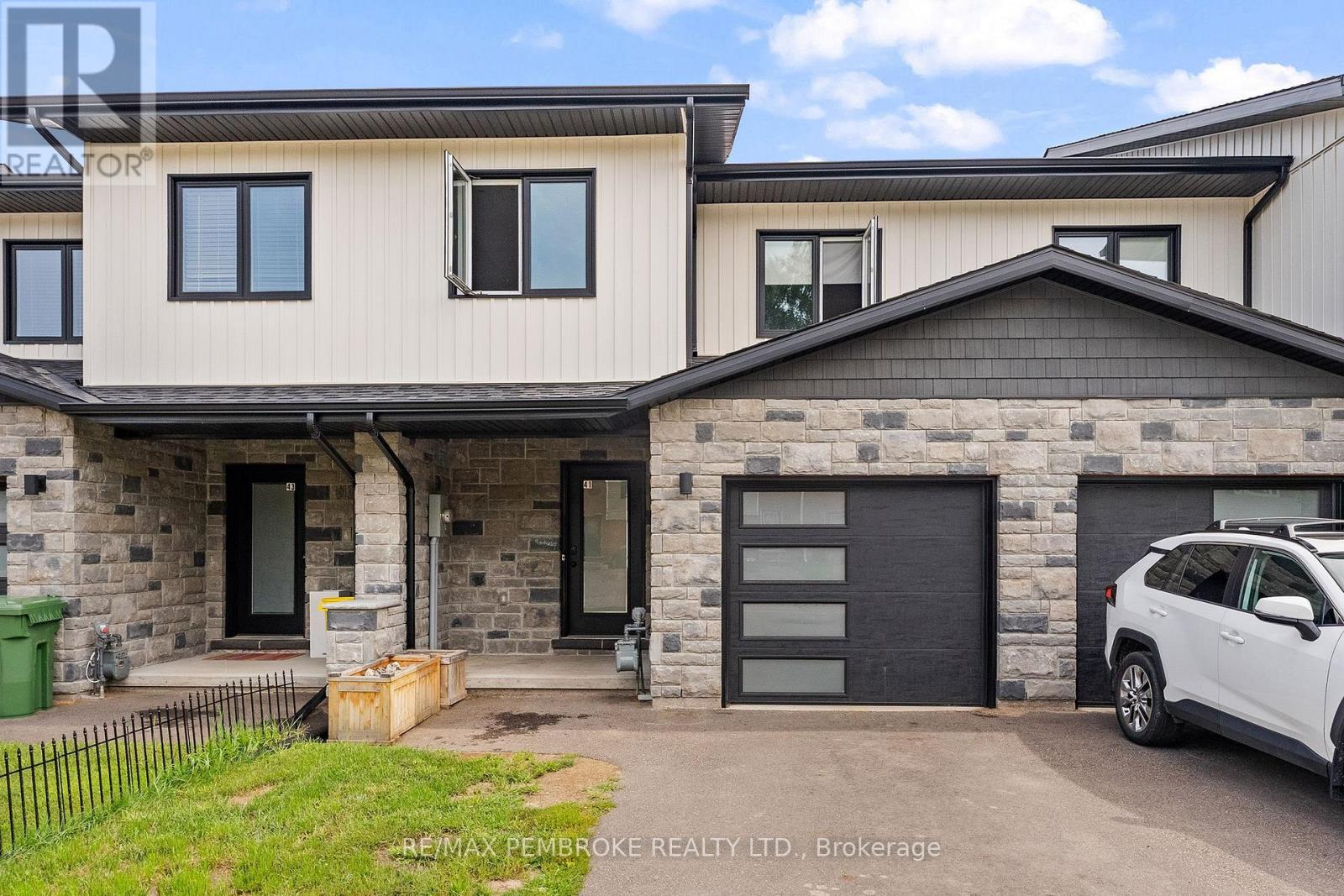 41 Northbrook Road, Petawawa, Ontario