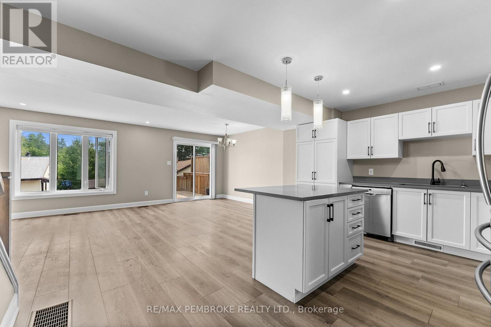41 Northbrook Road, Petawawa, Ontario  K8H 3N5 - Photo 10 - X13654266