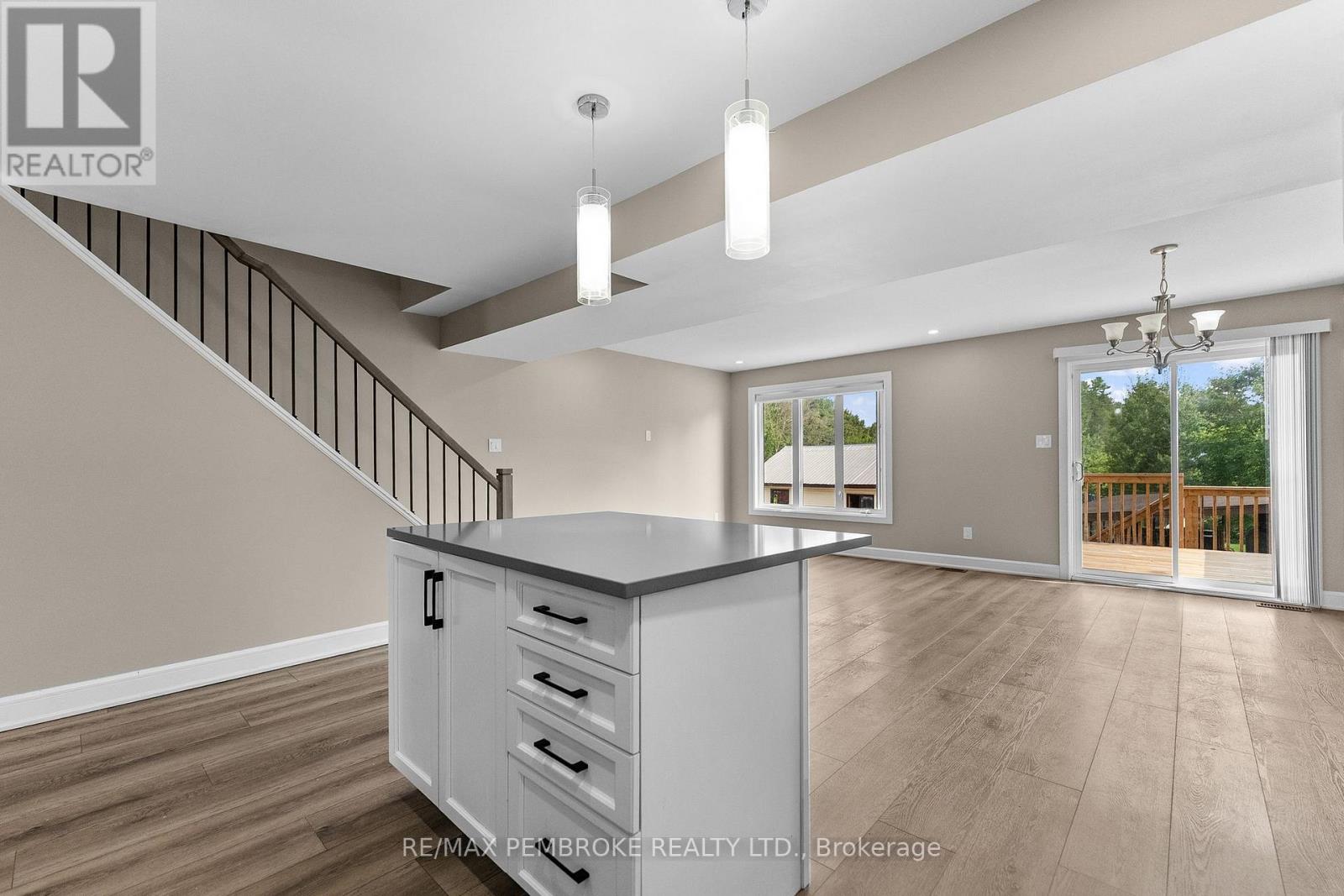 41 Northbrook Road, Petawawa, Ontario  K8H 3N5 - Photo 11 - X13654266