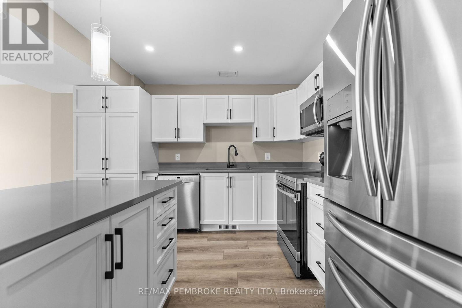 41 Northbrook Road, Petawawa, Ontario  K8H 3N5 - Photo 13 - X13654266