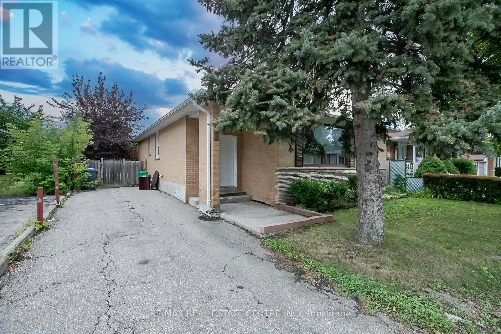 16 Mclaughlin Road N, Brampton, Ontario  L6X 1Y5 - Photo 3 - W13654206