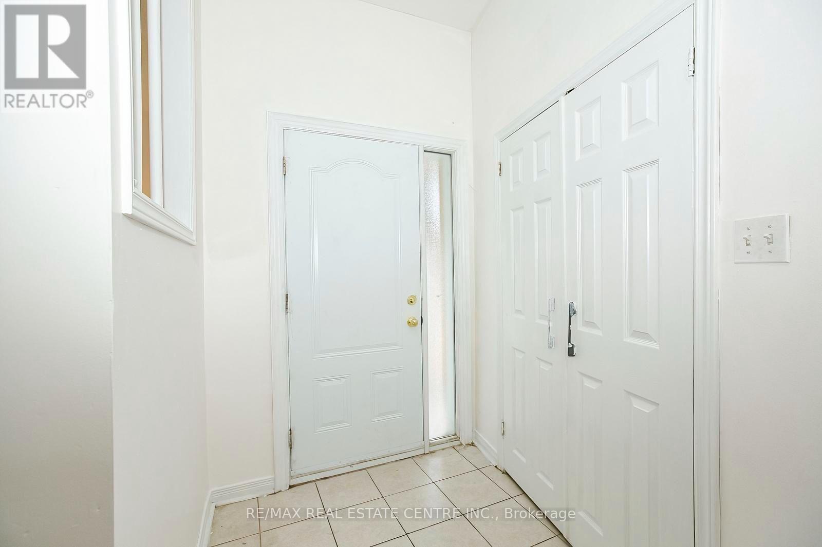 16 Mclaughlin Road N, Brampton, Ontario  L6X 1Y5 - Photo 5 - W13654206