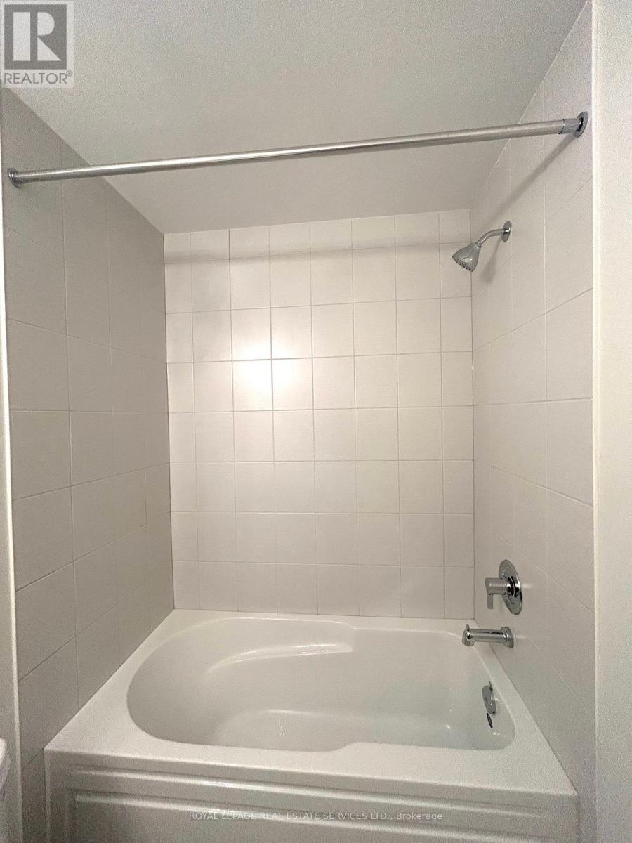 18 - 3405 Ridgeway Drive E, Mississauga, Ontario  L5L 0B9 - Photo 22 - W13654212