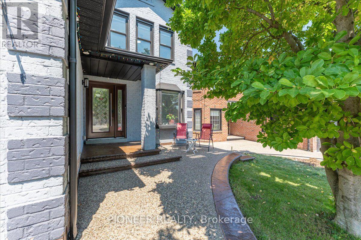 6452 Eastridge Road, Mississauga, Ontario  L5N 4K8 - Photo 4 - W13654228