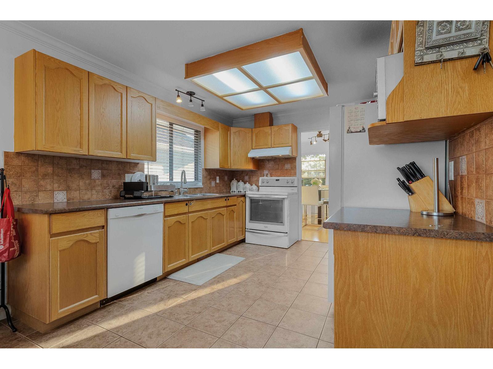 8496 Cox Drive, Mission, British Columbia  V2V 6V3 - Photo 6 - R3152878