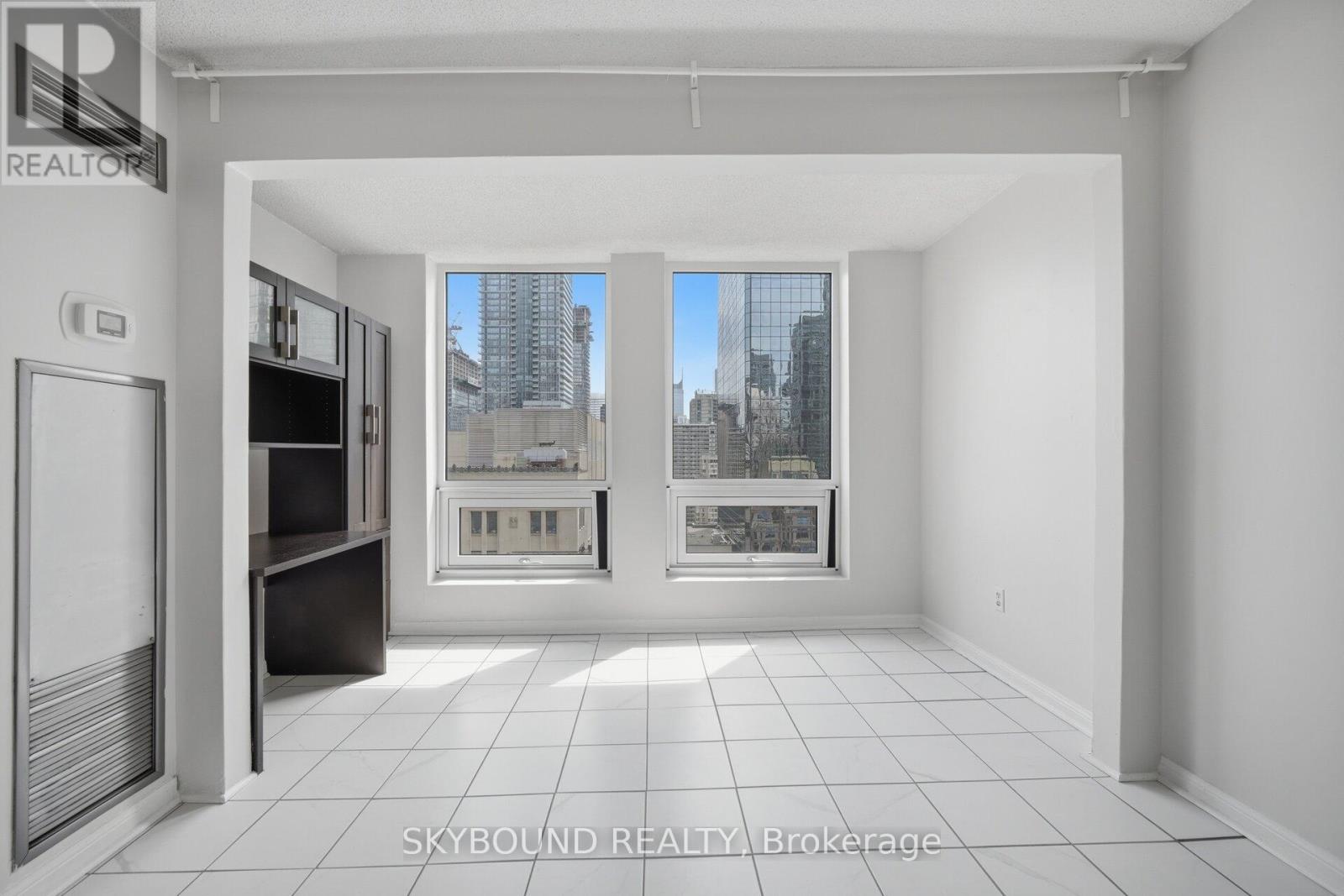 1605 - 25 Grenville Street, Toronto, Ontario  M4Y 2X5 - Photo 14 - C13649466